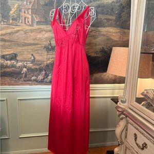(S) VTG Vanity Fair Vibrant Red nightgown chemise with split front